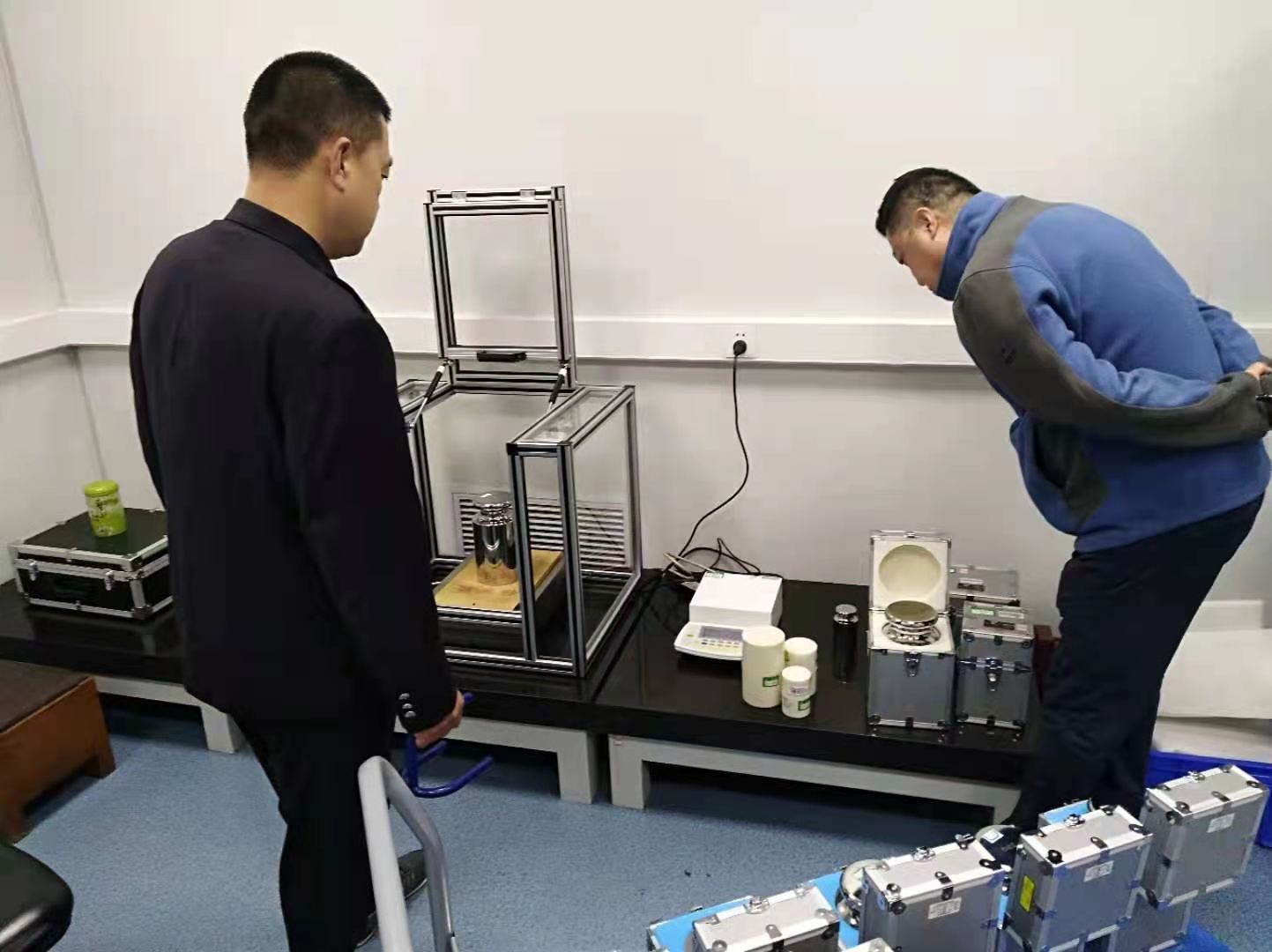 河北省计量院计量专家对县级法定计量检定机构检定人员进行技术指导.jpg