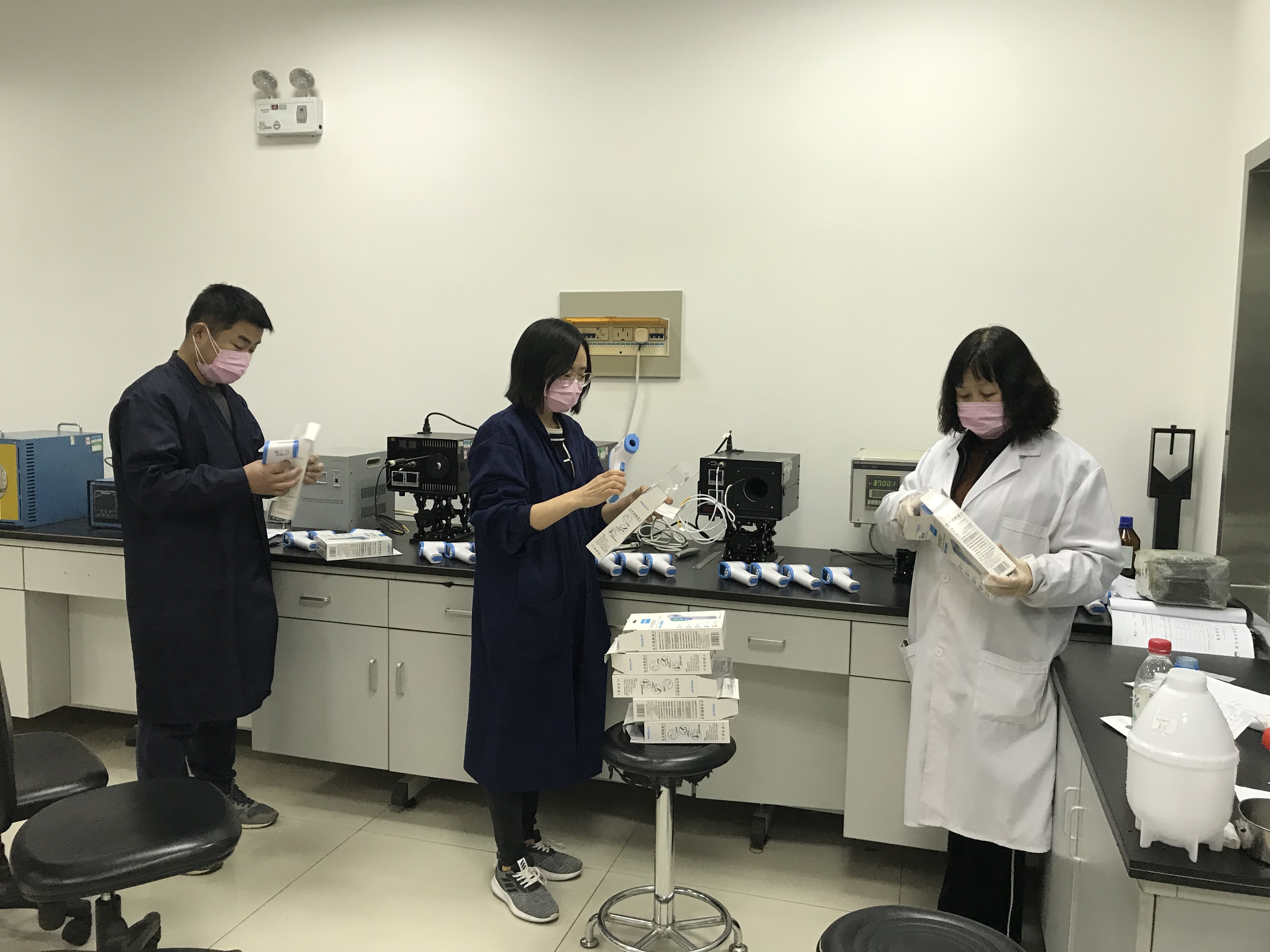 校准调试工作已完成,装盒中.jpg 校准调试工作已完成,装盒中.jpg